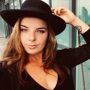 Meet your Posher, Emily